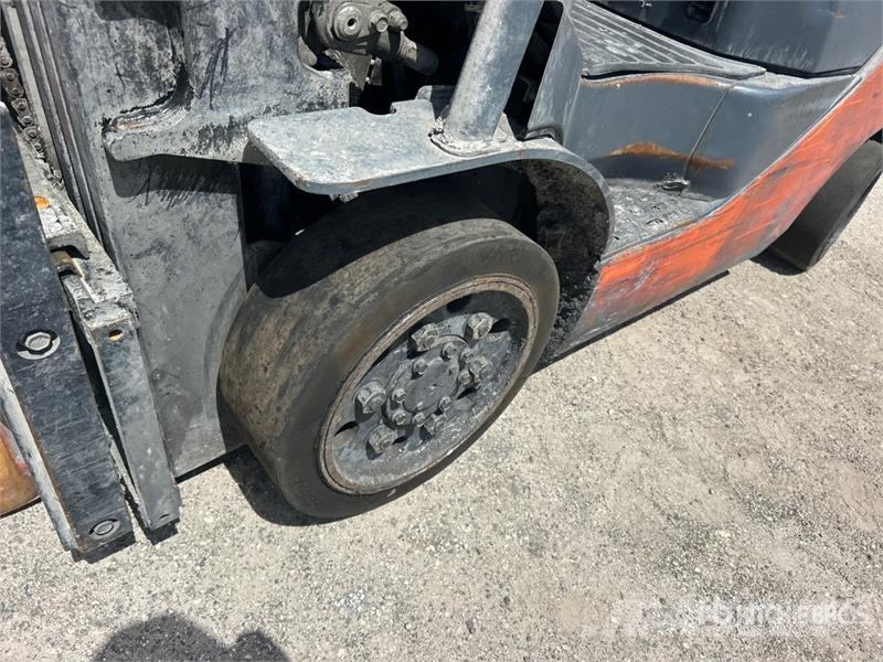 Toyota 8FGU25 4500 lb Pneumatic Tire Forklift Heftrucks overige