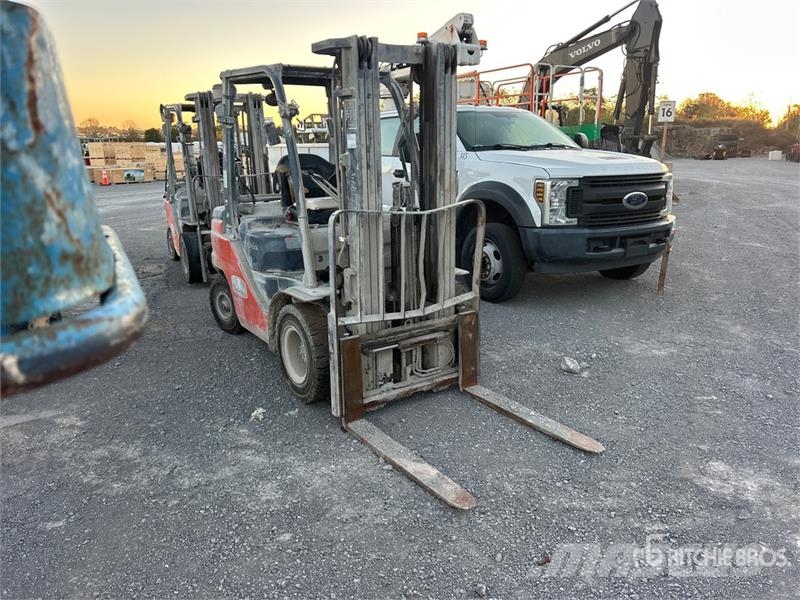 Toyota 8FGU25 4500 lb Forklift (Inoperable) Andere Gabelstapler