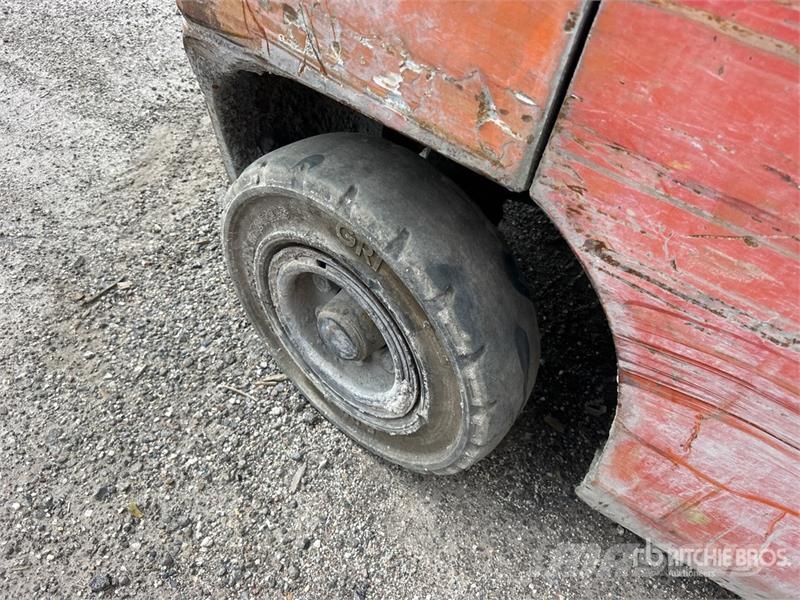 Toyota 8FGU25 4500 lb Pneumatic Tire Forklift (Inoperable Forklift trucks - others