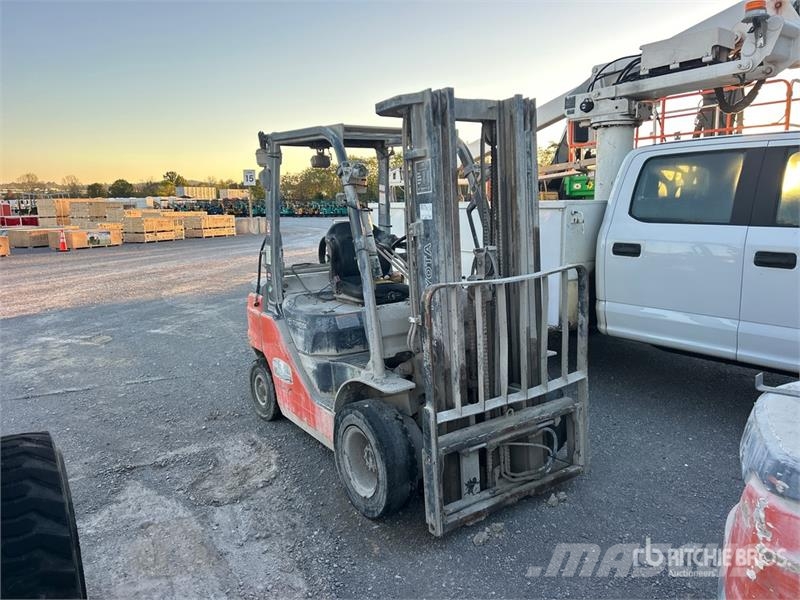 Toyota 8FGU25 4500 lb Forklift (Inoperable) Andere Gabelstapler