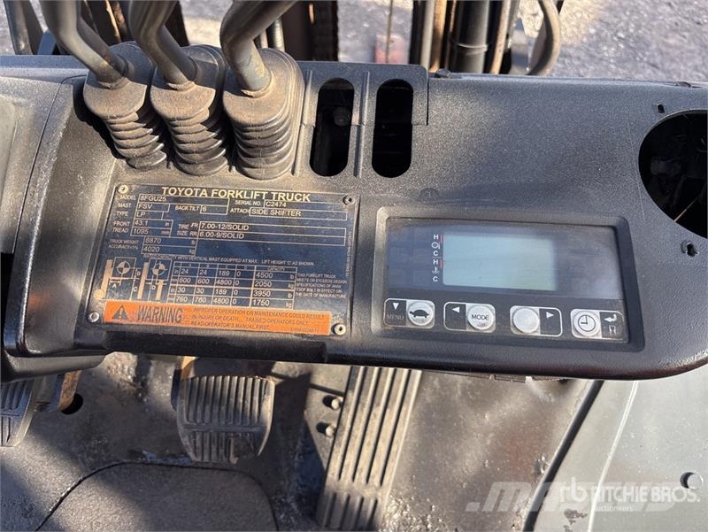 Toyota 8FGU25 4500 lb Pneumatic Tire Forklift Інше