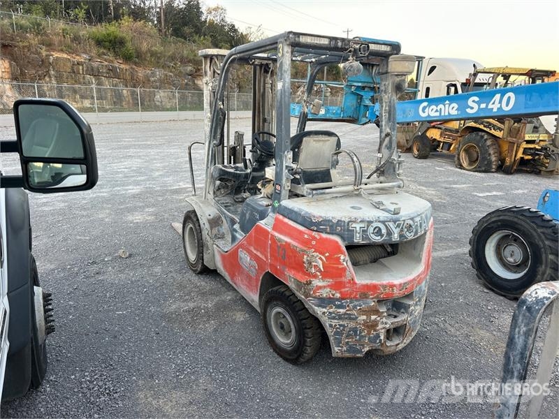Toyota 8FGU25 4500 lb Forklift (Inoperable) Andere Gabelstapler