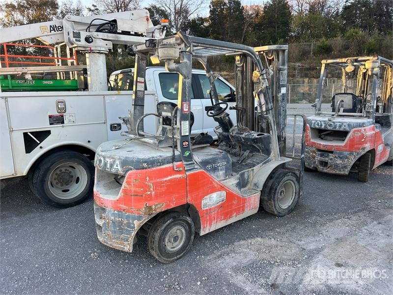 Toyota 8FGU25 4500 lb Forklift (Inoperable) Andere Gabelstapler