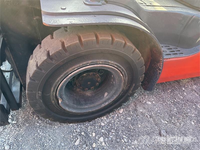 Toyota 8FGU25 4500 lb Pneumatic Tire Forklift Інше