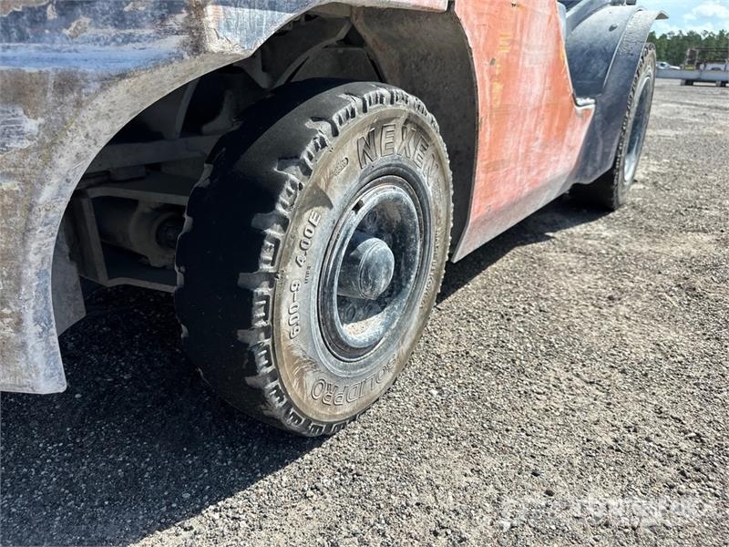 Toyota 8FGU25 4500 lb Forklift Viljuškari - ostalo
