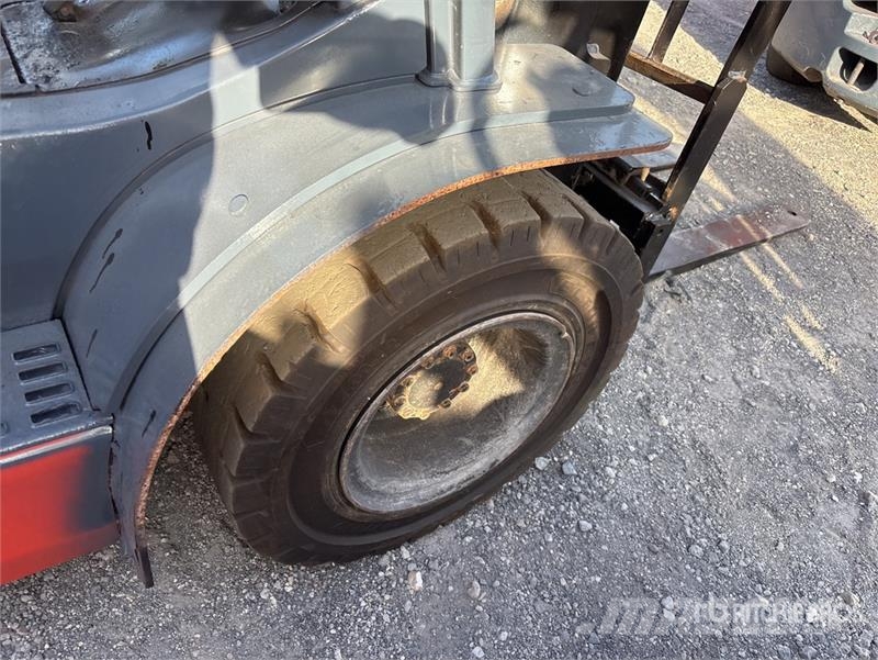 Toyota 8FGU25 4500 lb Pneumatic Tire Forklift Інше