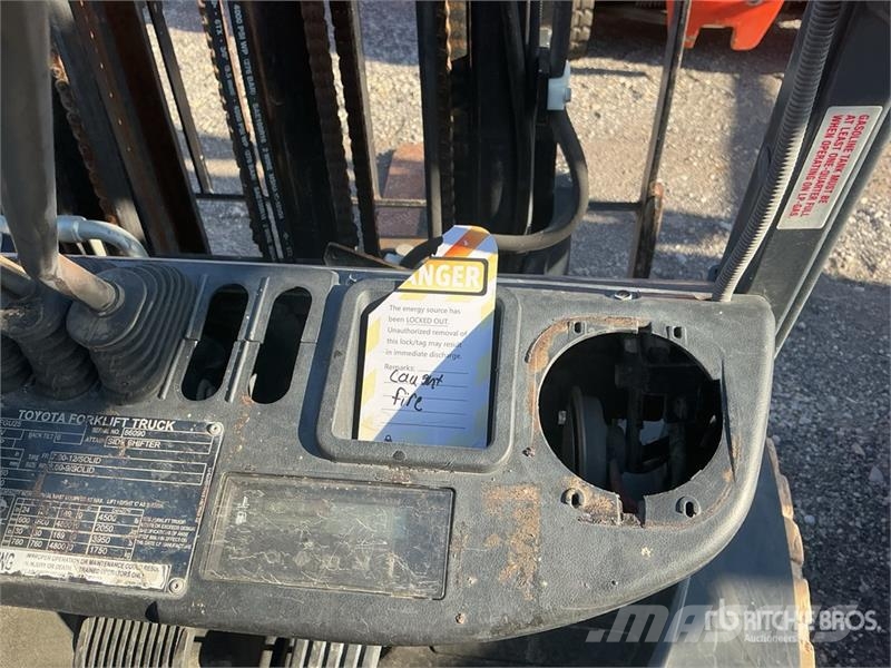 Toyota 8FGU25 4500 lb Pneumatic Tire Forklift Heftrucks overige