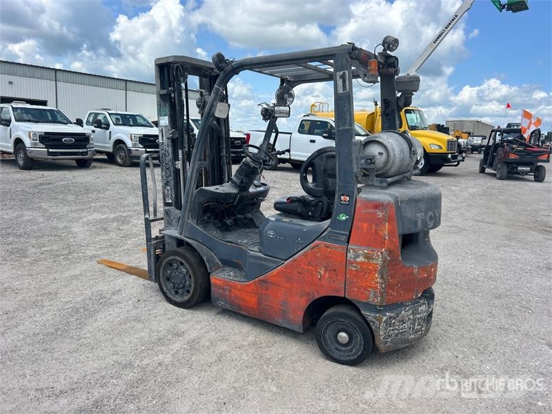 Toyota 8FGU25 4500 lb Pneumatic Tire Forklift Heftrucks overige
