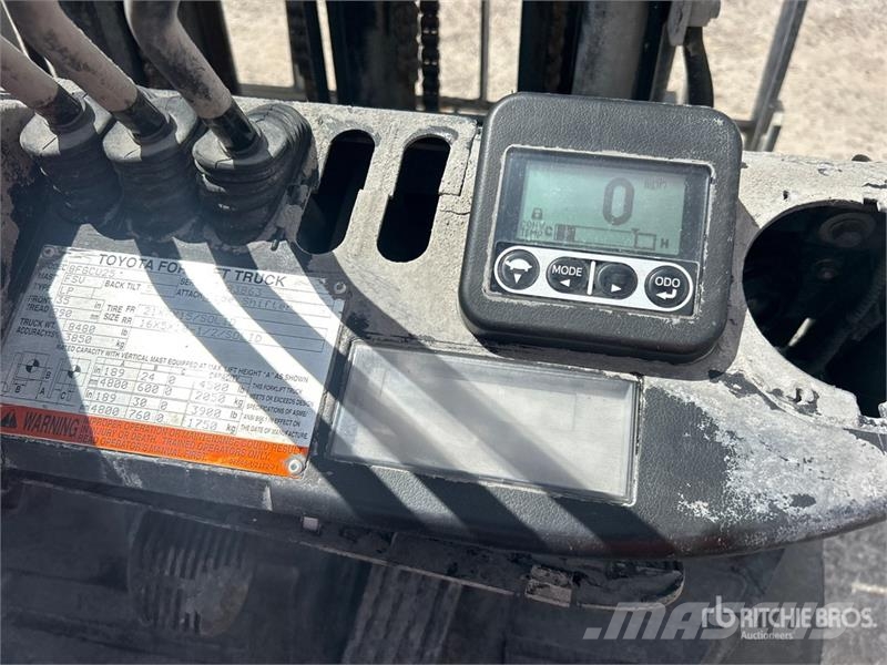 Toyota 8FGU25 4500 lb Pneumatic Tire Forklift Heftrucks overige