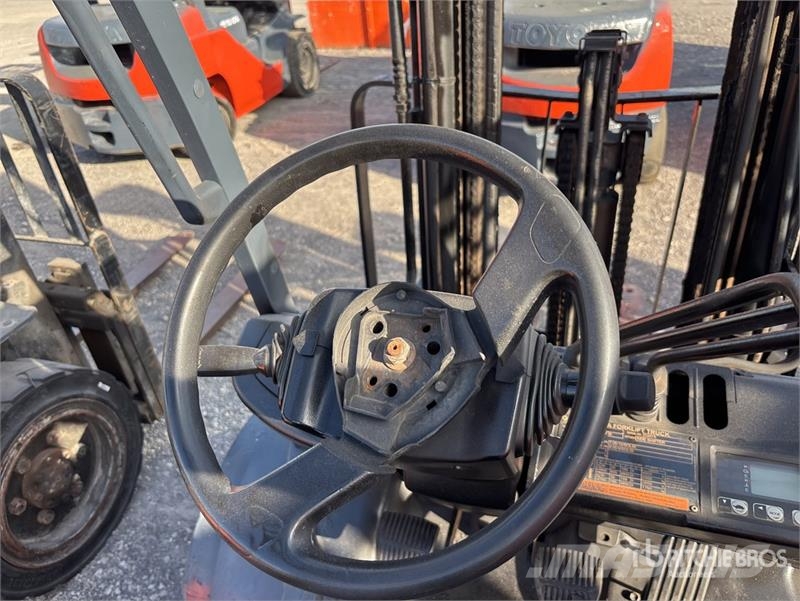 Toyota 8FGU25 4500 lb Pneumatic Tire Forklift Інше