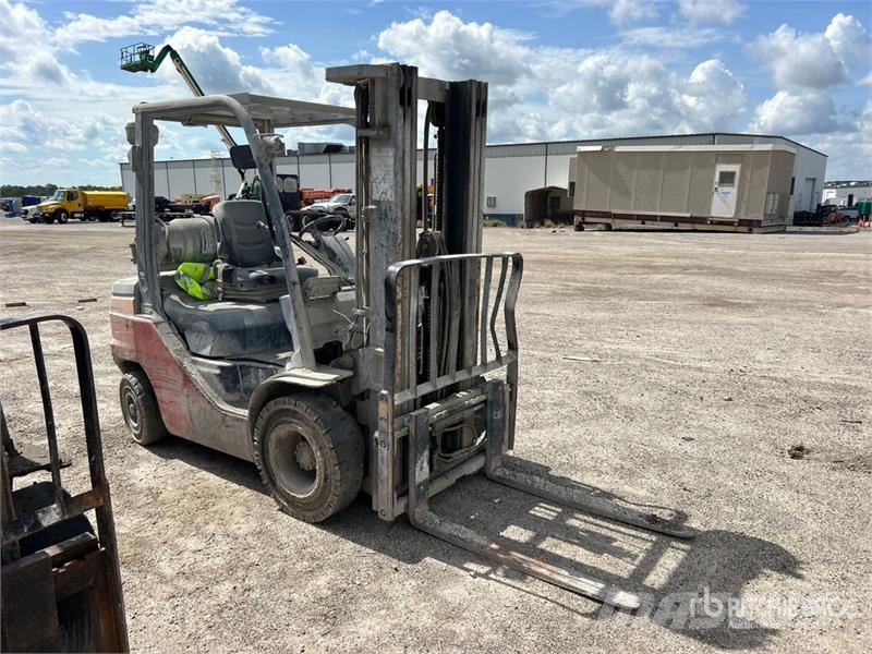 Toyota 8FGU25 4500 lb Pneumatic Tire Forklift (Inoperable Forklift trucks - others