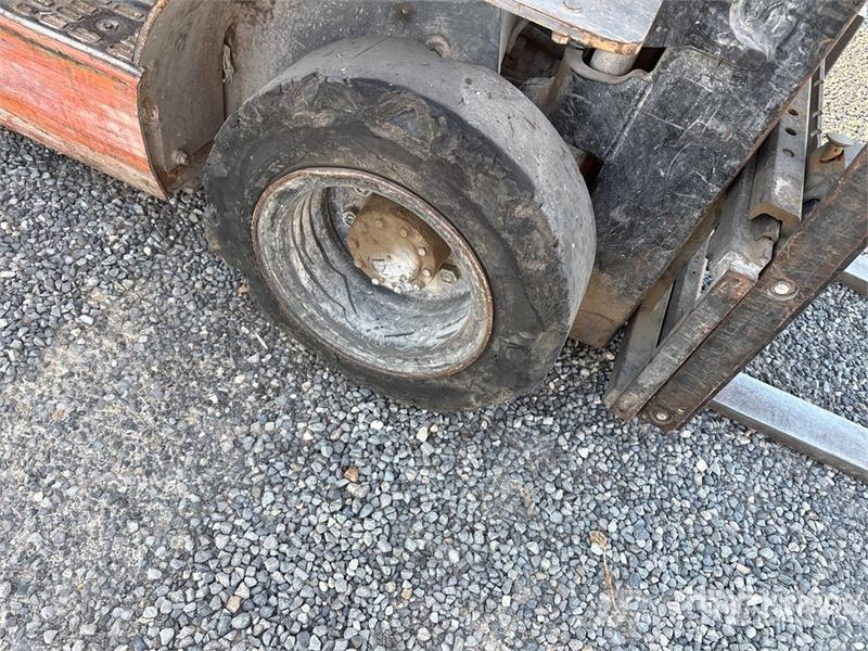 Toyota 8FGU25 4500 lb Forklift Autokrāvēji - citi