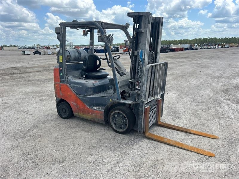 Toyota 8FGU25 4500 lb Pneumatic Tire Forklift Heftrucks overige