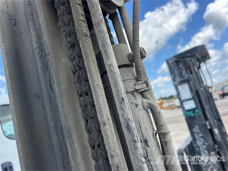 Toyota 8FGU25 4500 lb Pneumatic Tire Forklift (Inoperable Forklift trucks - others