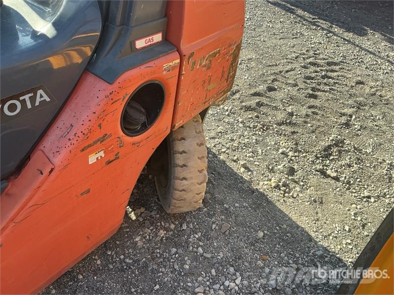 Toyota 8FGU25 4500 lb Pneumatic Tire Forklift Heftrucks overige
