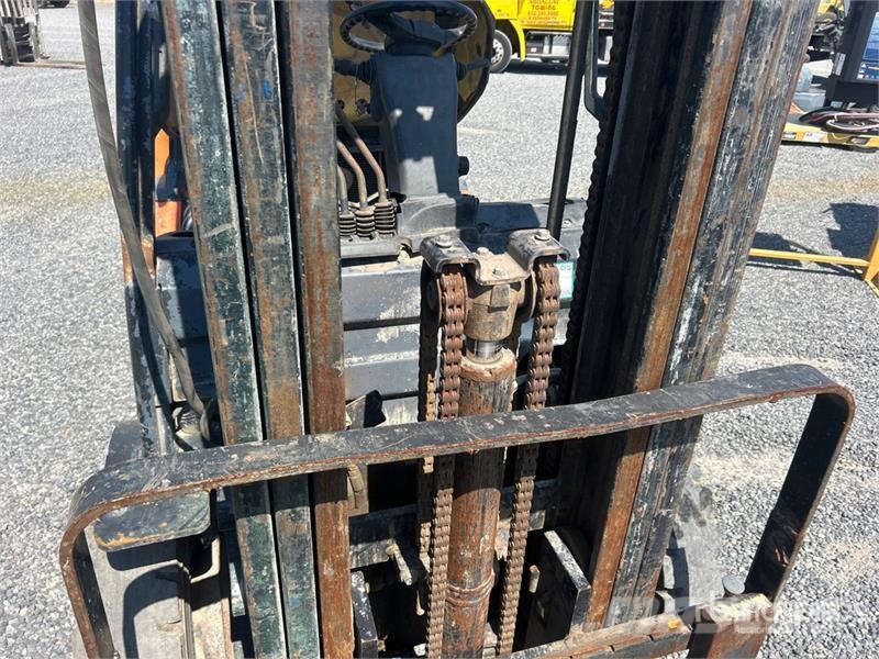 Toyota 8FGU25 4800 lb Pneumatic Tire Forklift Gaffeltrucker - Annet