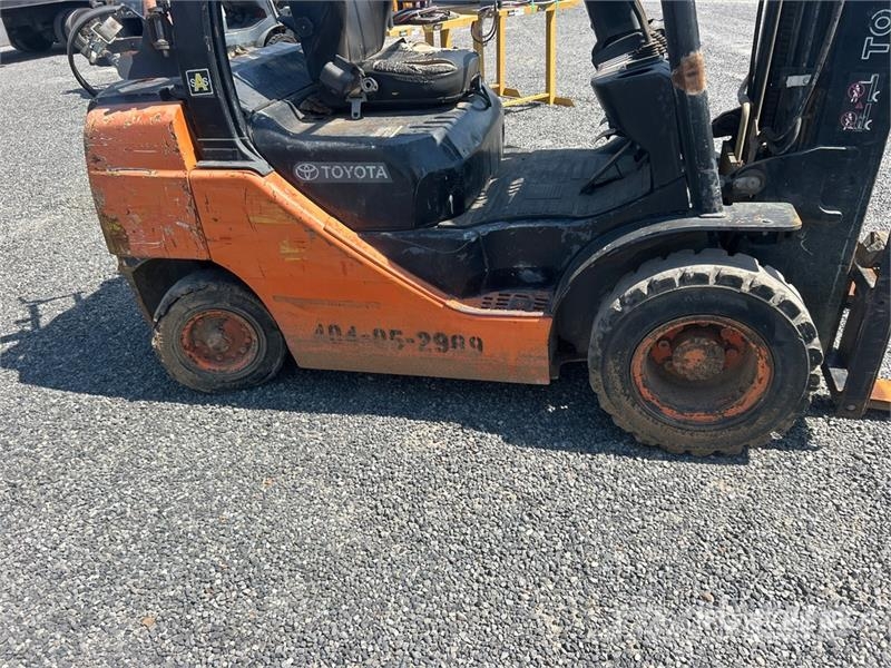 Toyota 8FGU25 4800 lb Pneumatic Tire Forklift Gaffeltrucker - Annet