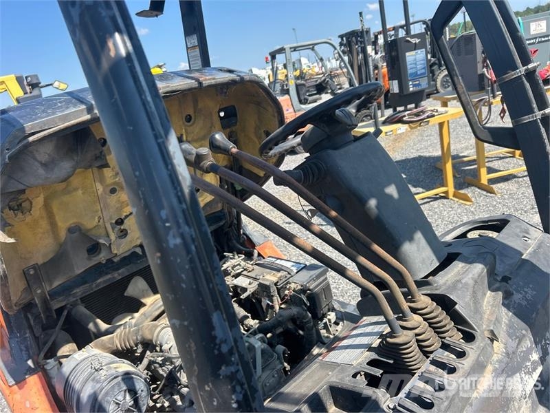 Toyota 8FGU25 4800 lb Pneumatic Tire Forklift Gaffeltrucker - Annet