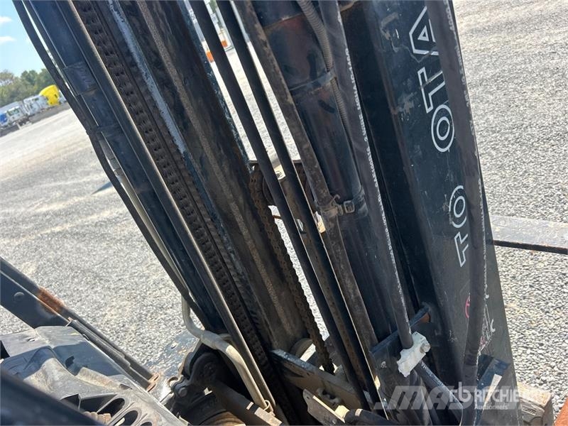 Toyota 8FGU25 4800 lb Pneumatic Tire Forklift Gaffeltrucker - Annet