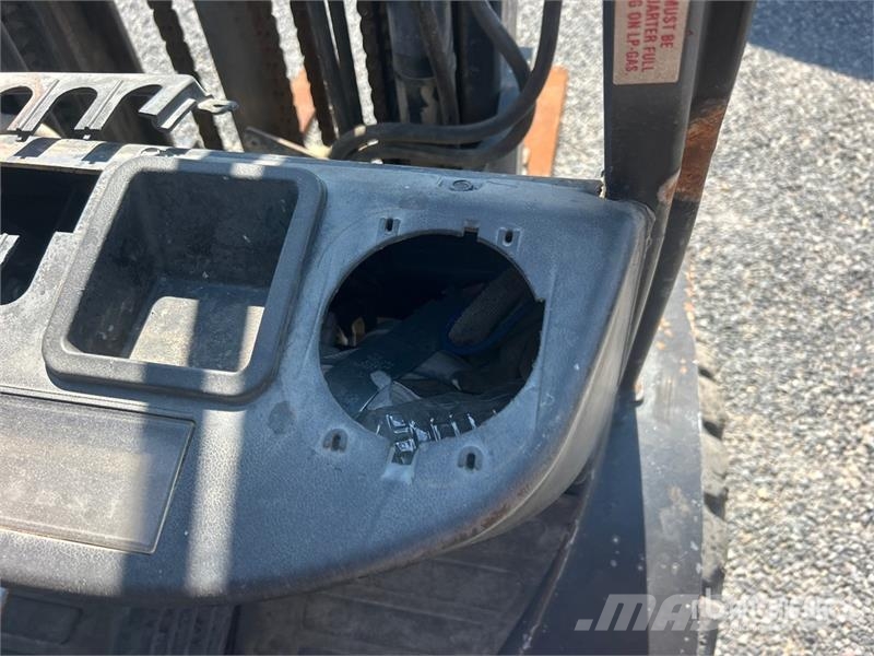 Toyota 8FGU25 4800 lb Pneumatic Tire Forklift Gaffeltrucker - Annet
