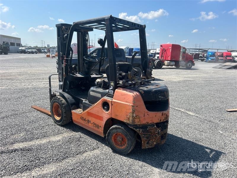 Toyota 8FGU25 4800 lb Pneumatic Tire Forklift Gaffeltrucker - Annet