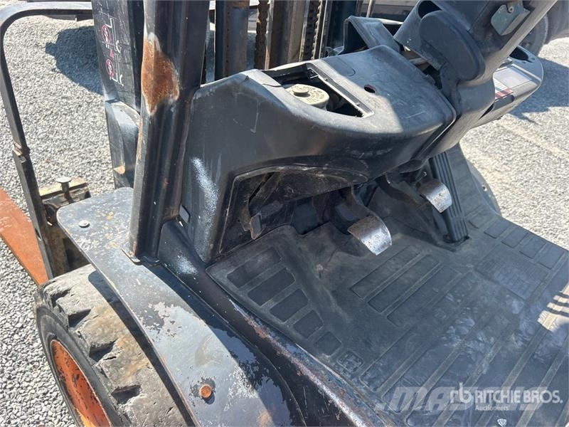 Toyota 8FGU25 4800 lb Pneumatic Tire Forklift Gaffeltrucker - Annet