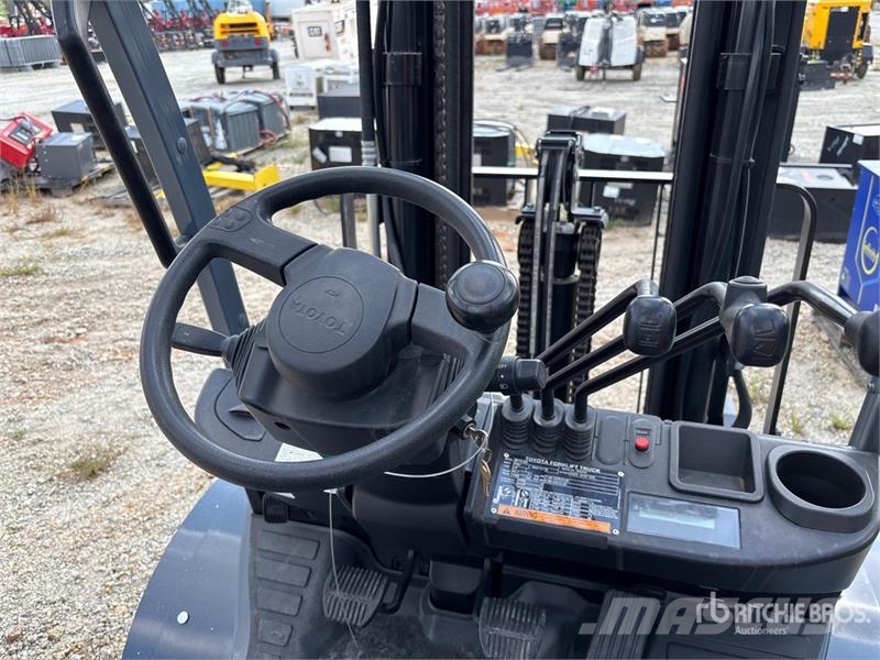 Toyota 8FGU25 Forklift Kahveltõstukid - muud