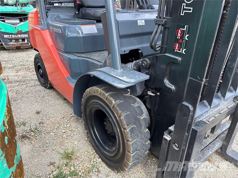 Toyota 8FGU25 Forklift Kahveltõstukid - muud
