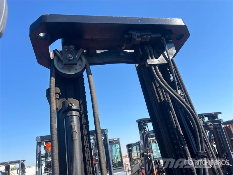 Toyota 8FGU30 5620 lb Pneumatic Tire Forklift Інше