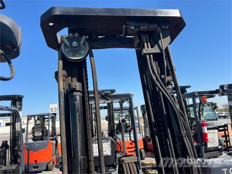 Toyota 8FGU30 5620 lb Pneumatic Tire Forklift شاحنات ذات رافعات شوكية - أخرى