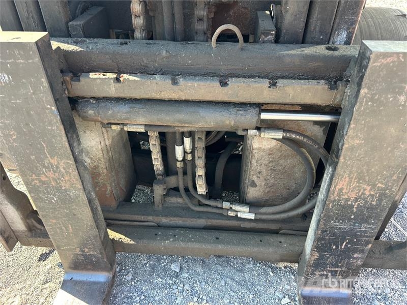 Toyota 8FGU30 5620 lb Pneumatic Tire Forklift Targoncák-Egyéb