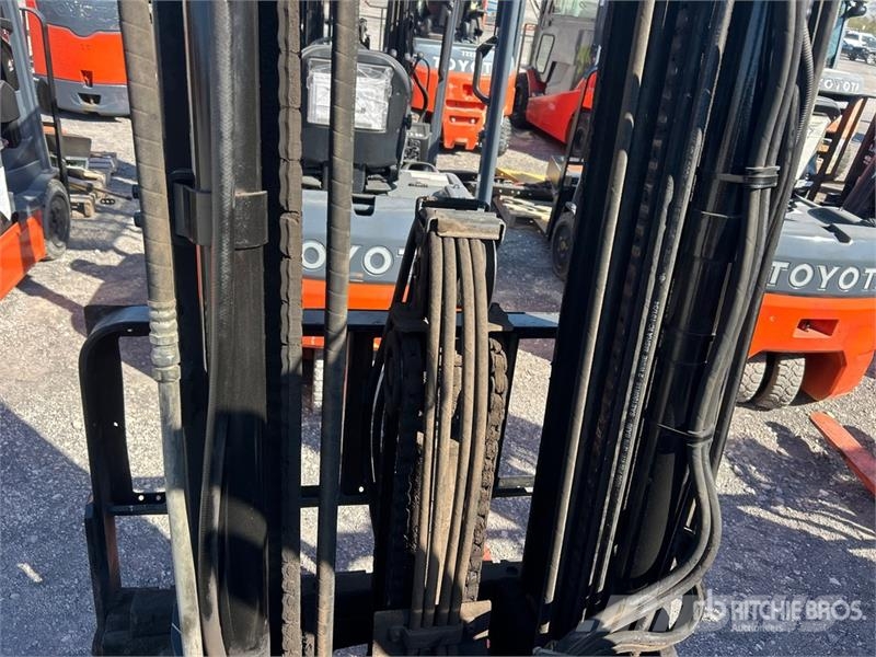 Toyota 8FGU30 5620 lb Pneumatic Tire Forklift شاحنات ذات رافعات شوكية - أخرى