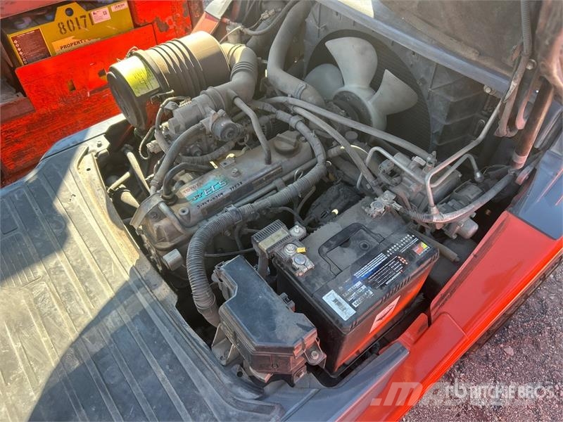 Toyota 8FGU30 5620 lb Pneumatic Tire Forklift Інше