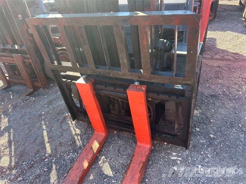 Toyota 8FGU30 5620 lb Pneumatic Tire Forklift Інше