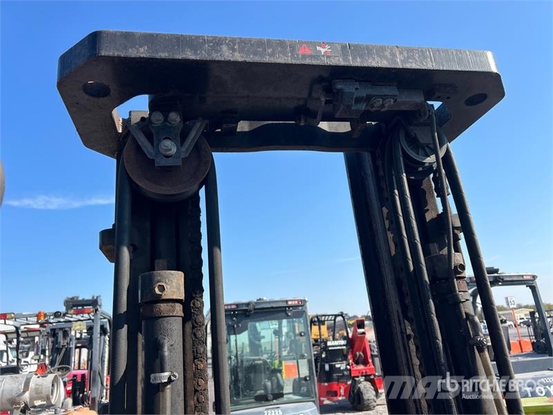 Toyota 8FGU30 5620 lb Pneumatic Tire Forklift Targoncák-Egyéb