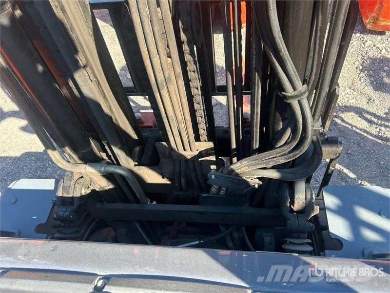 Toyota 8FGU30 5620 lb Pneumatic Tire Forklift Інше