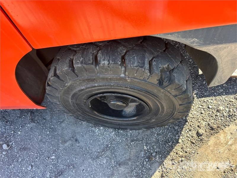 Toyota 8FGU30 5620 lb Pneumatic Tire Forklift شاحنات ذات رافعات شوكية - أخرى