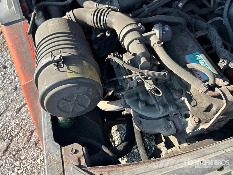 Toyota 8FGU30 5620 lb Pneumatic Tire Forklift Targoncák-Egyéb