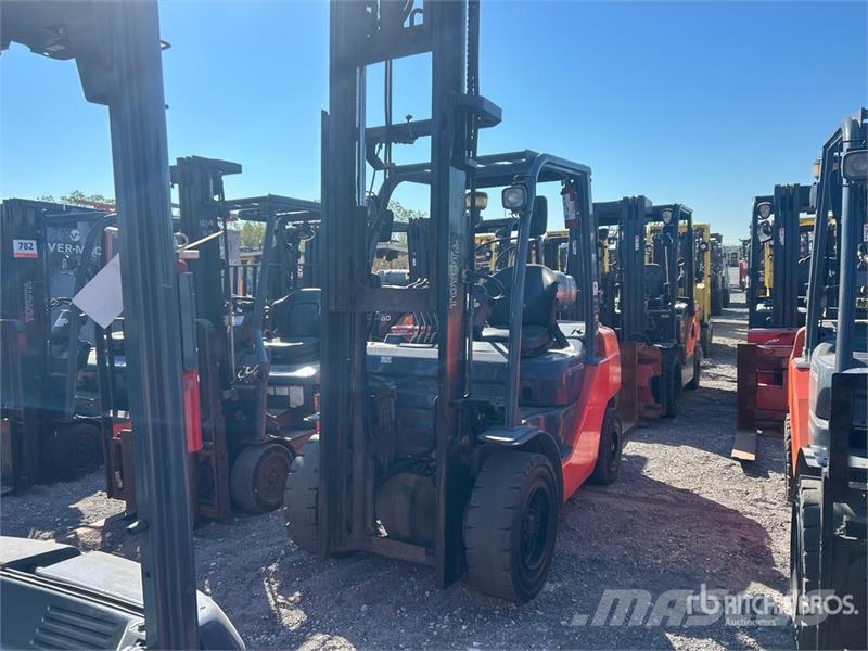 Toyota 8FGU30 5620 lb Pneumatic Tire Forklift Інше
