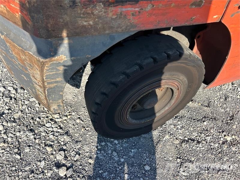 Toyota 8FGU30 5620 lb Pneumatic Tire Forklift Targoncák-Egyéb