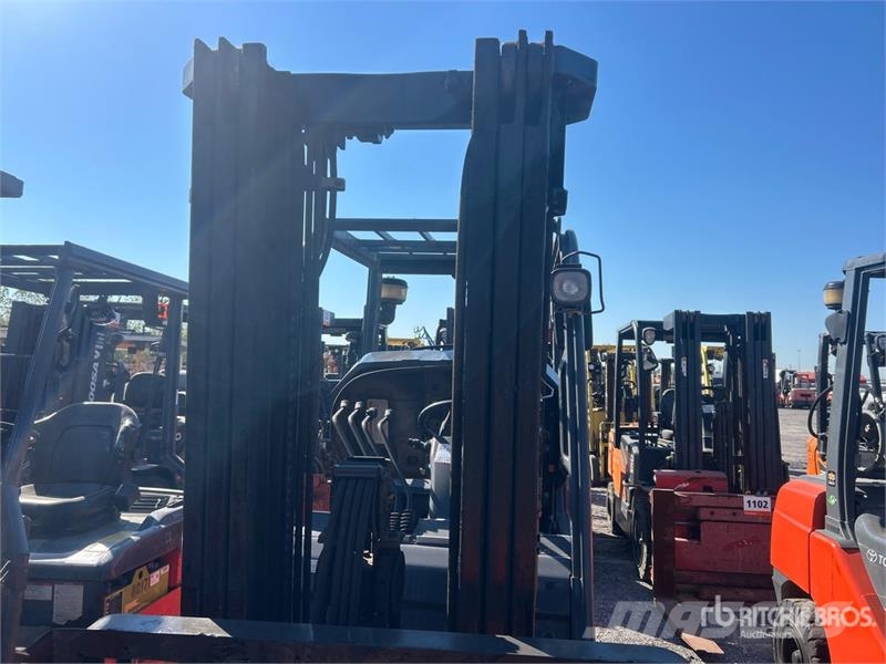 Toyota 8FGU30 5620 lb Pneumatic Tire Forklift Інше