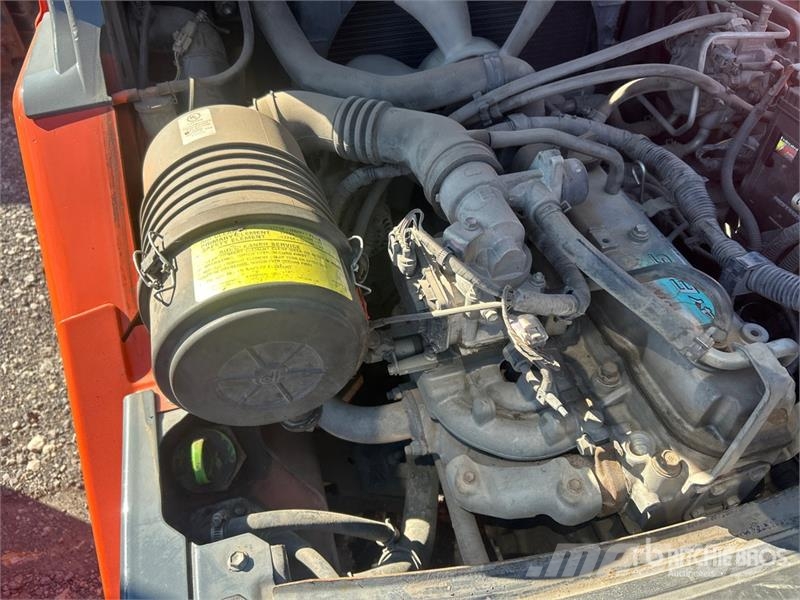 Toyota 8FGU30 5620 lb Pneumatic Tire Forklift Інше