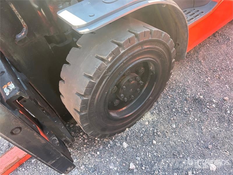Toyota 8FGU30 5620 lb Pneumatic Tire Forklift Інше