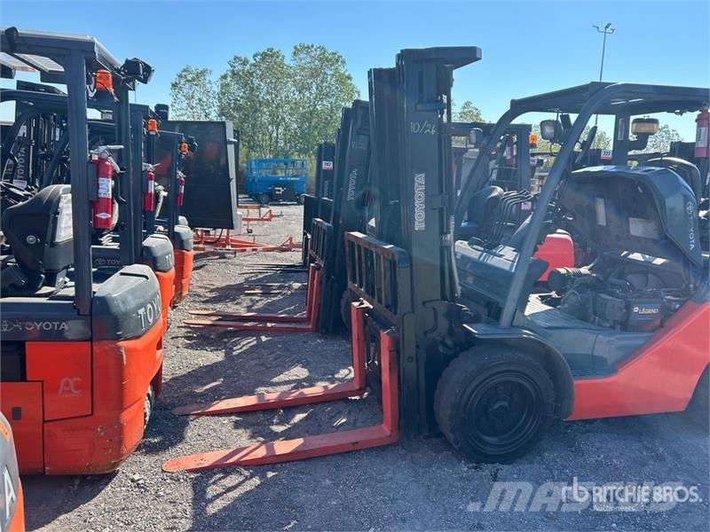 Toyota 8FGU30 5620 lb Pneumatic Tire Forklift شاحنات ذات رافعات شوكية - أخرى