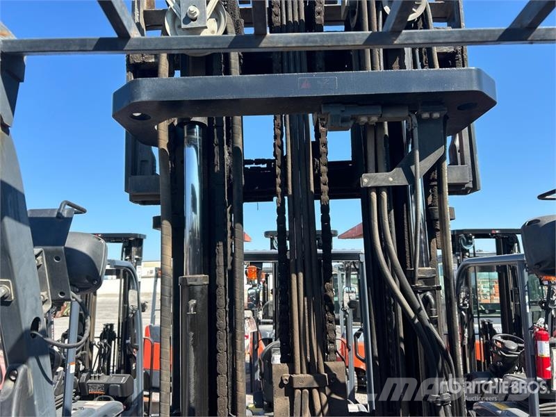 Toyota 8FGU30 5620 lb Pneumatic Tire Forklift شاحنات ذات رافعات شوكية - أخرى