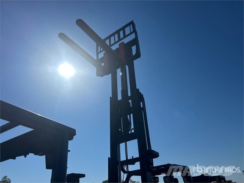 Toyota 8FGU30 5620 lb Pneumatic Tire Forklift Інше