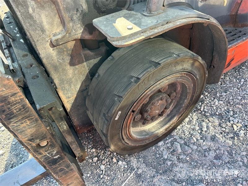 Toyota 8FGU30 5620 lb Pneumatic Tire Forklift Targoncák-Egyéb