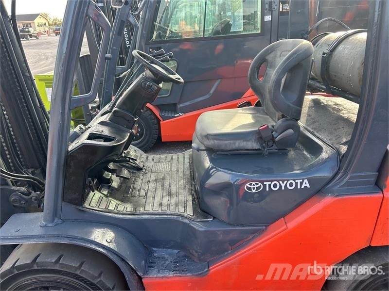 Toyota 8FGU30 Pneumatic Tire Forklift Інше