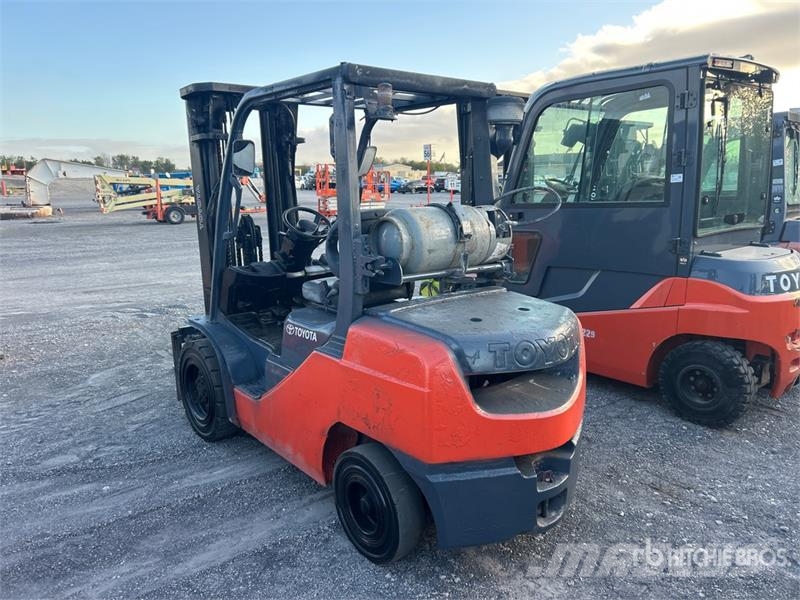 Toyota 8FGU30 Pneumatic Tire Forklift Інше
