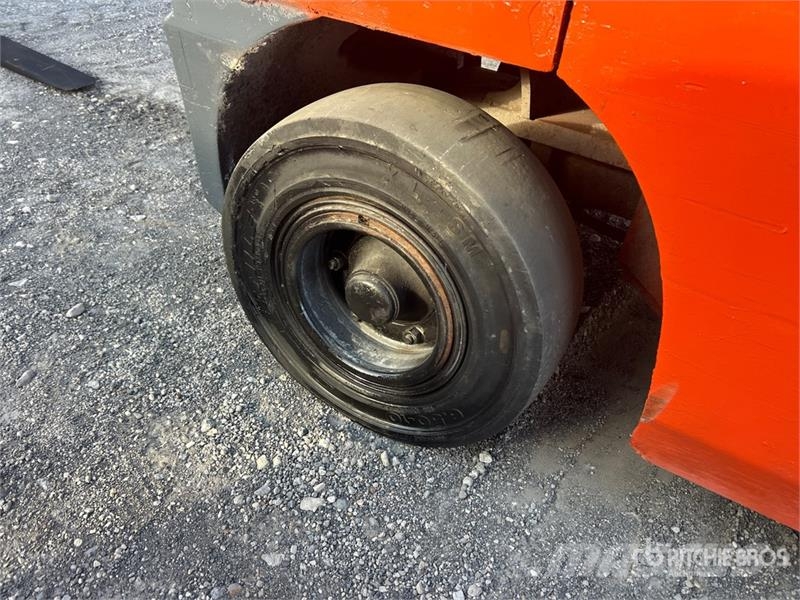 Toyota 8FGU30 Pneumatic Tire Forklift Інше